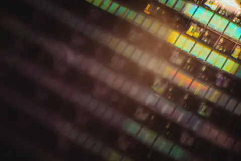 ASML・TSMC・imec、2D材料トランジスタを300mmで実証——「シリコン後」の最初の足音