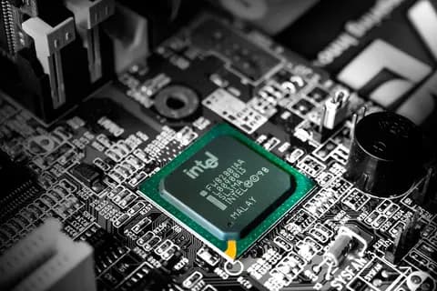 Intel 18A-Pがリスク量産入り——「二度目の挑戦」を読み解く