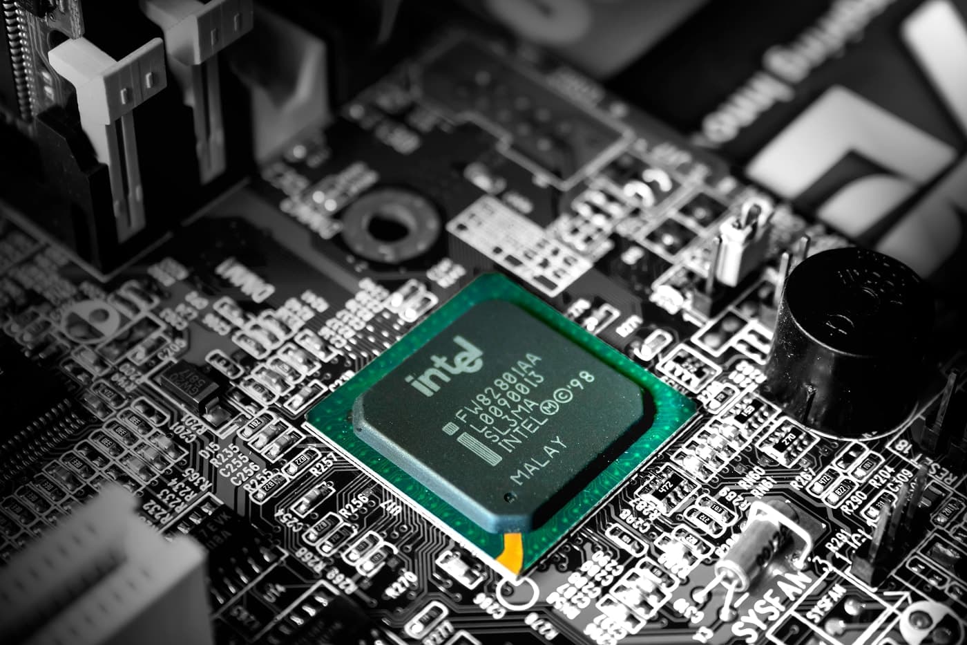 Intel 18A-Pがリスク量産入り——「二度目の挑戦」を読み解く